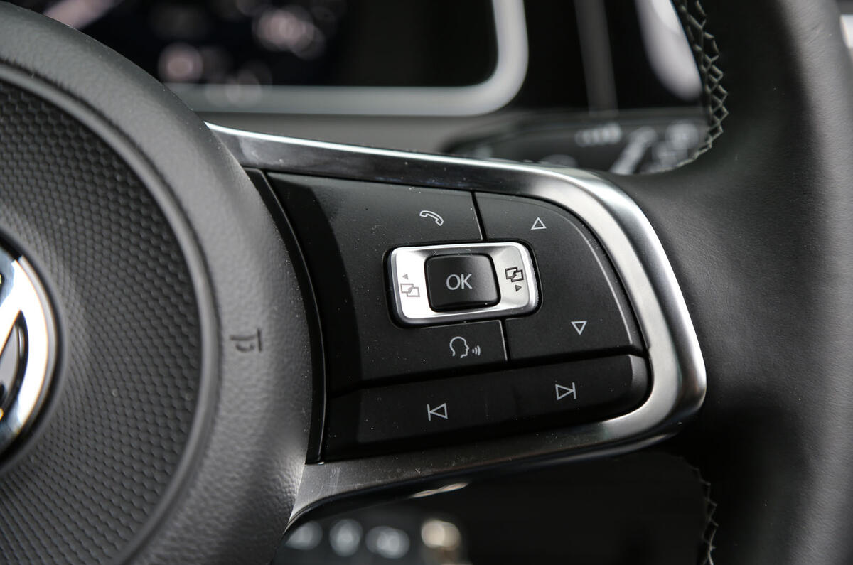 Volkswagen Golf steering wheel controls