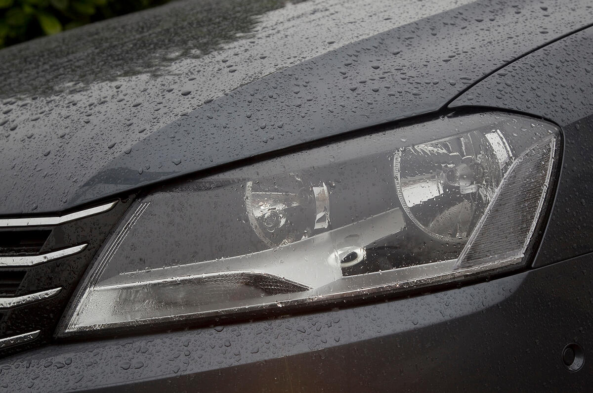 Each daytime running light consists of 15 LEDs Volkswagen Passat headlight