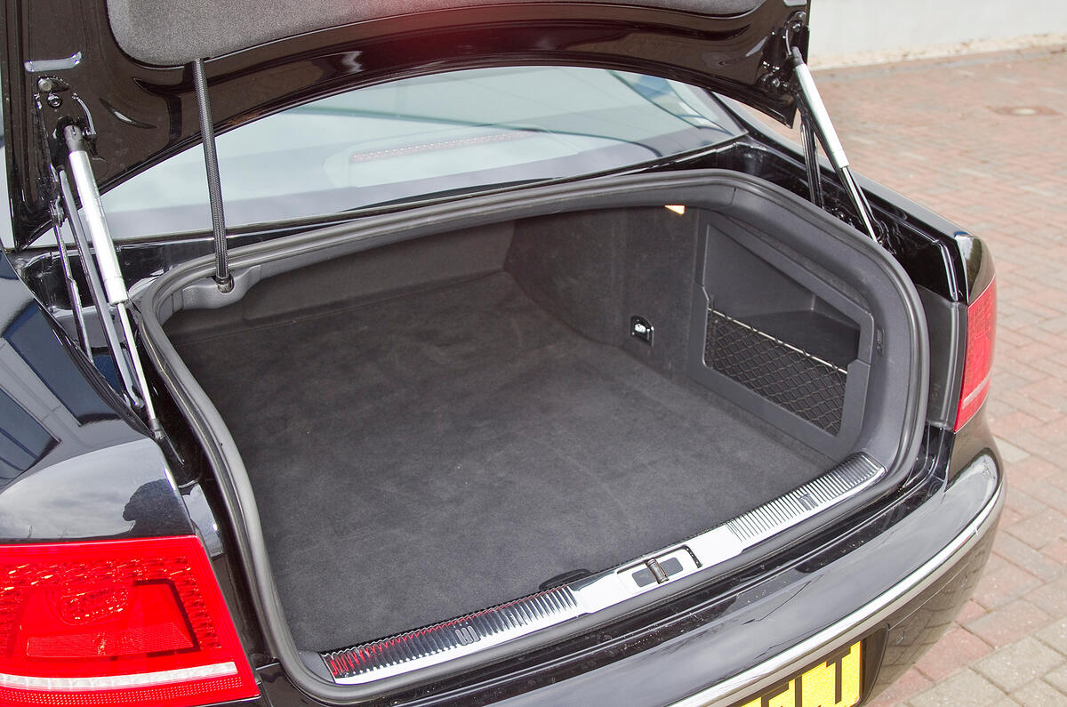 Volkswagen Phaeton boot space