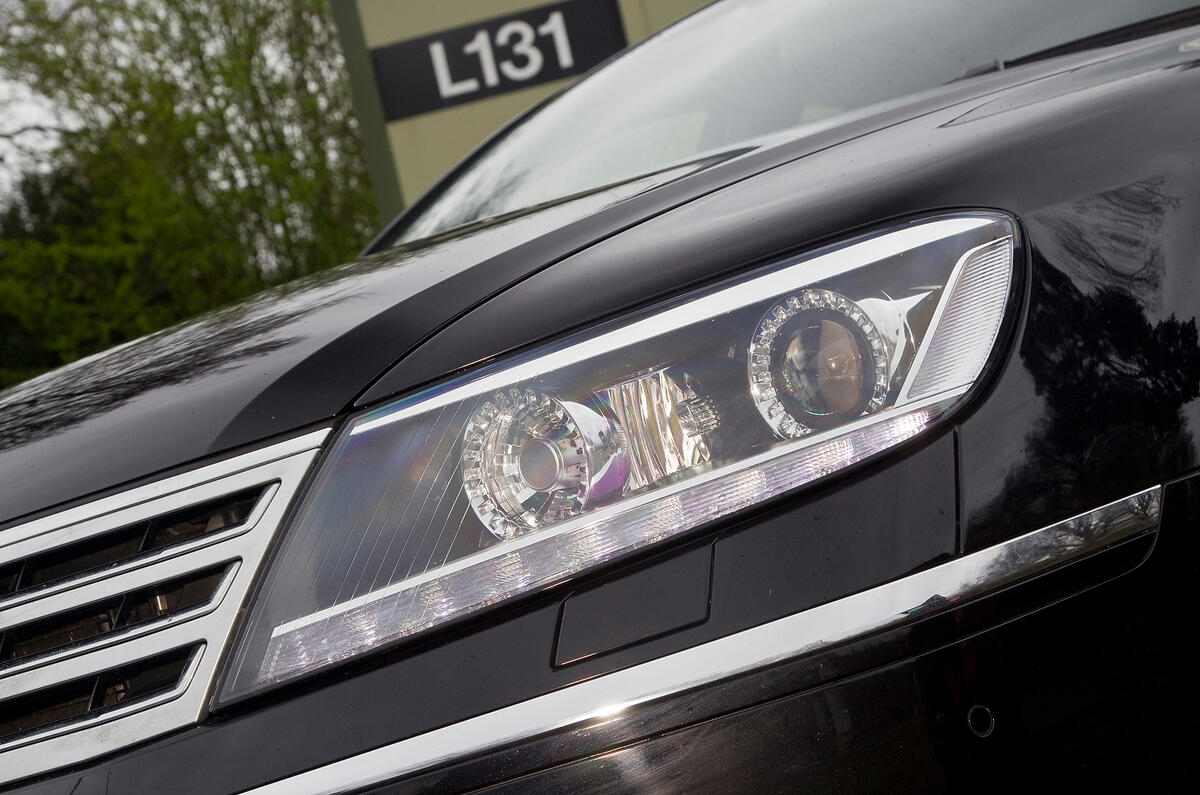 Volkswagen Phaeton bi-xenon headlights