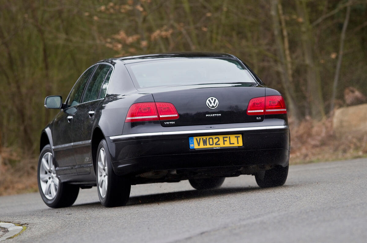 Volkswagen Phaeton rear cornering