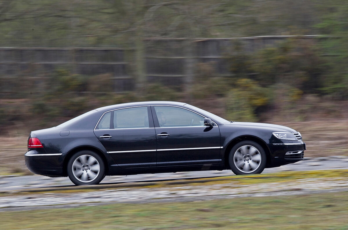 Volkswagen Phaeton side profile