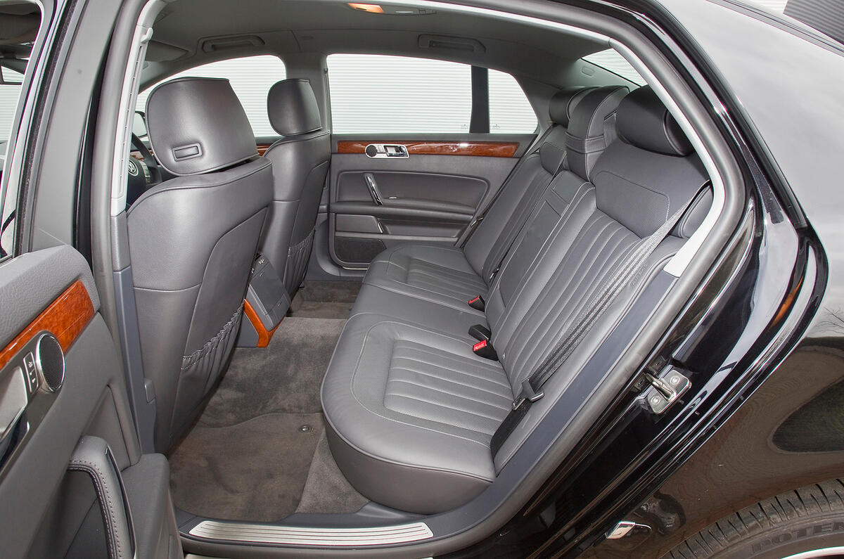 Volkswagen Phaeton rear seats