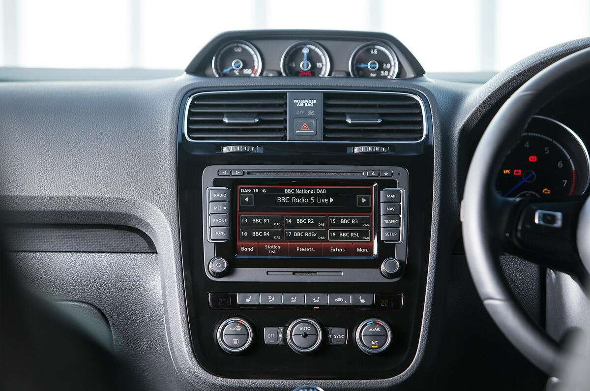 Volkswagen Scirocco R infotainment system