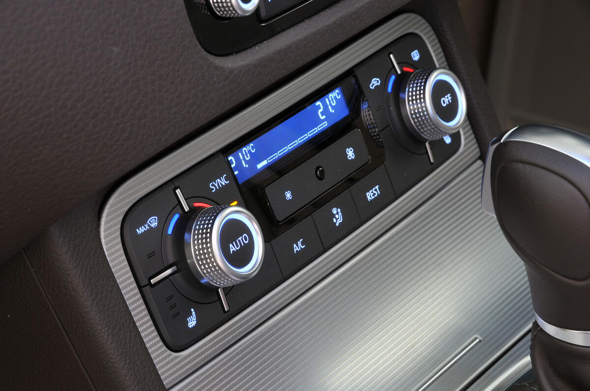Volkswagen Touareg climate controls