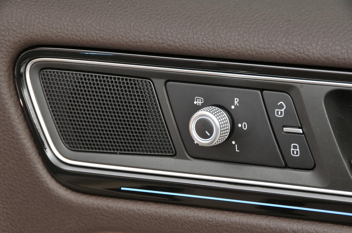 Volkswagen Touareg door card controls