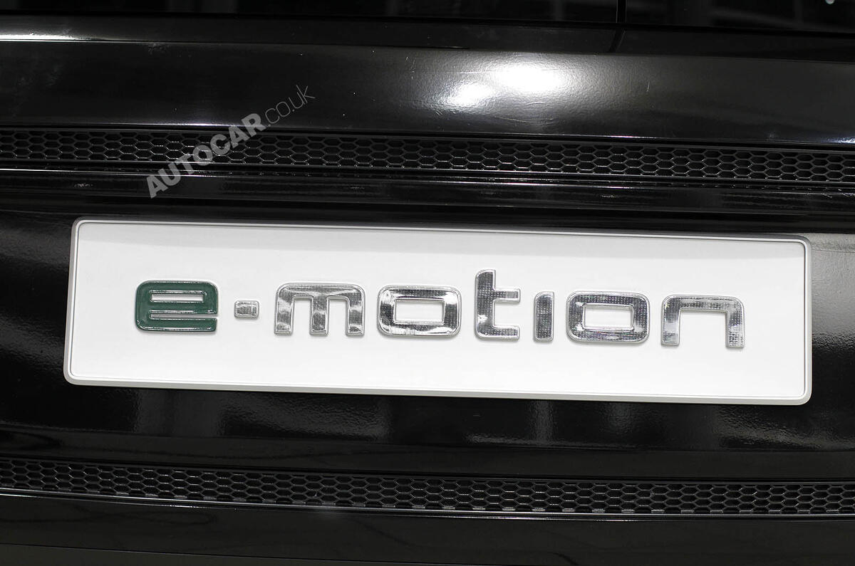 no title VW unveils its London taxi