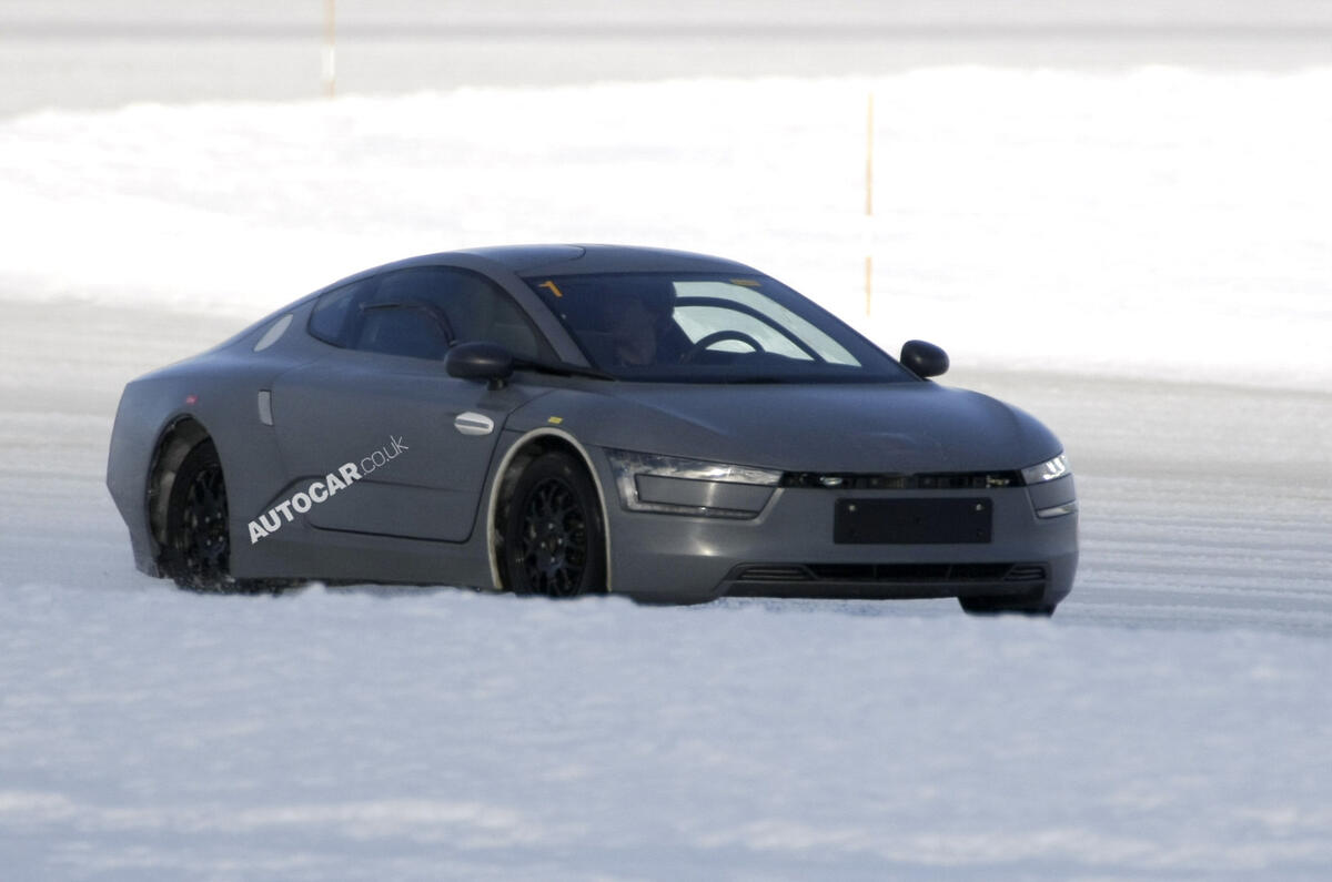 no title Volkswagen XL1 spied testing