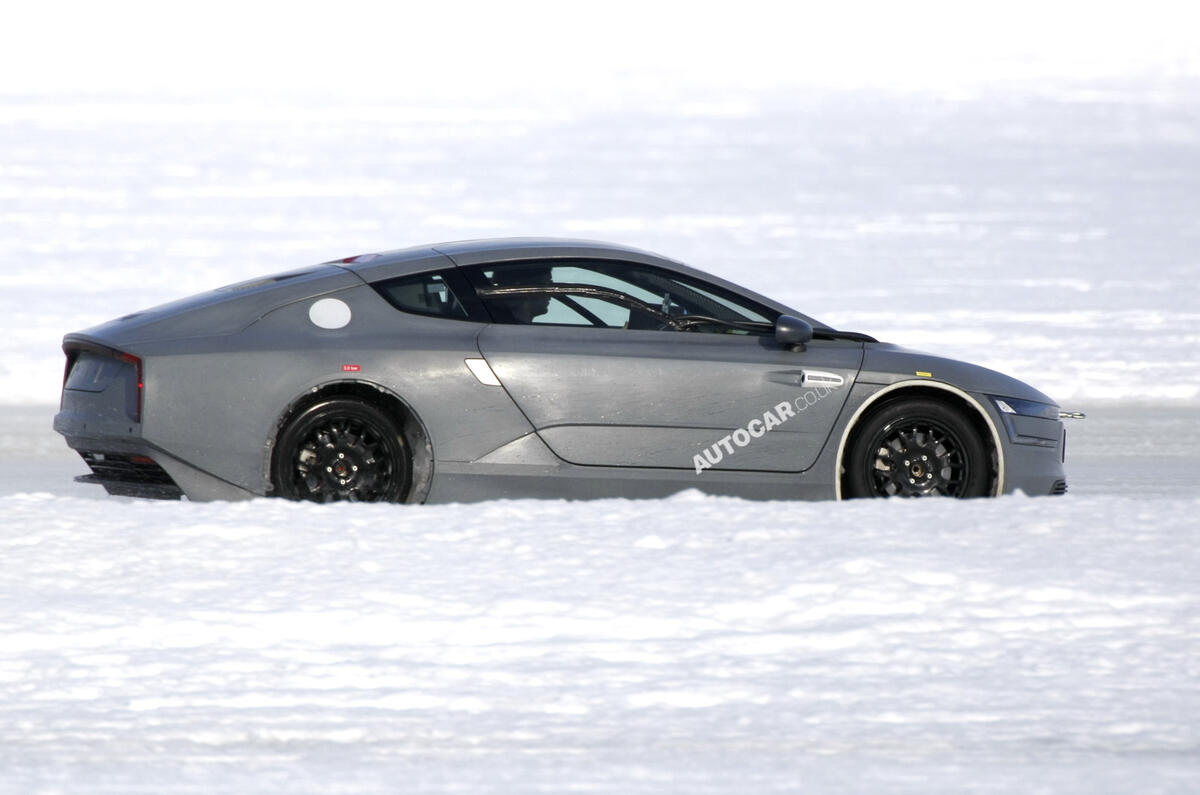 no title Volkswagen XL1 spied testing
