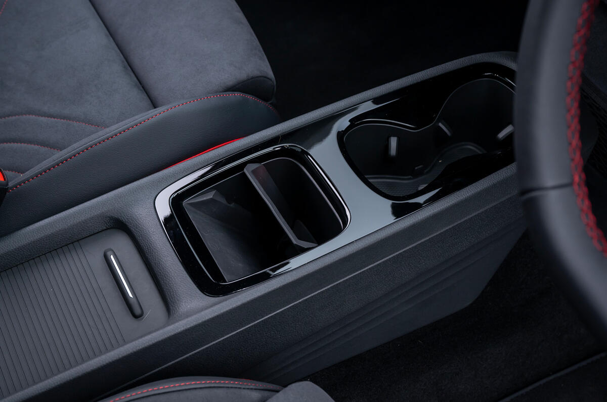 Volkswagen ID 3 GTX review cup holder Volkswagen ID 3 GTX review cup holder