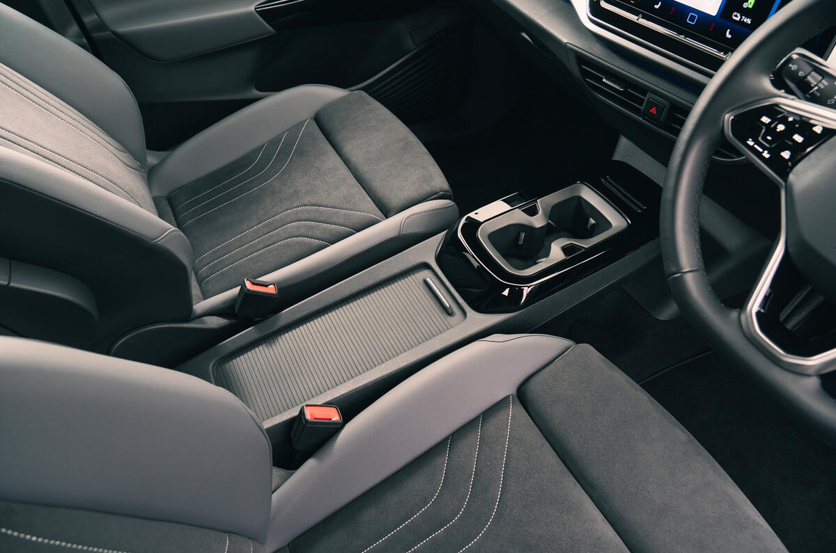 Volkswagen ID 4 seats and cupholder