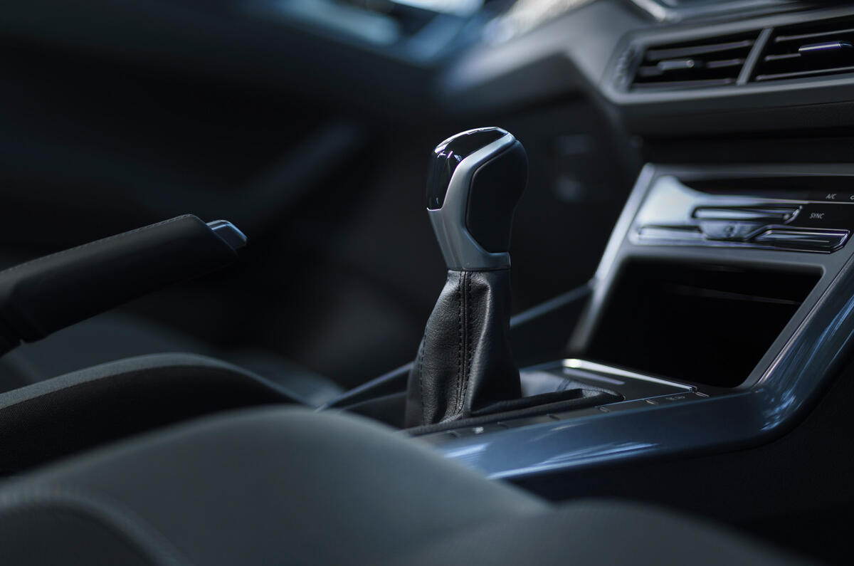 Volkswagen Polo review   gear selector