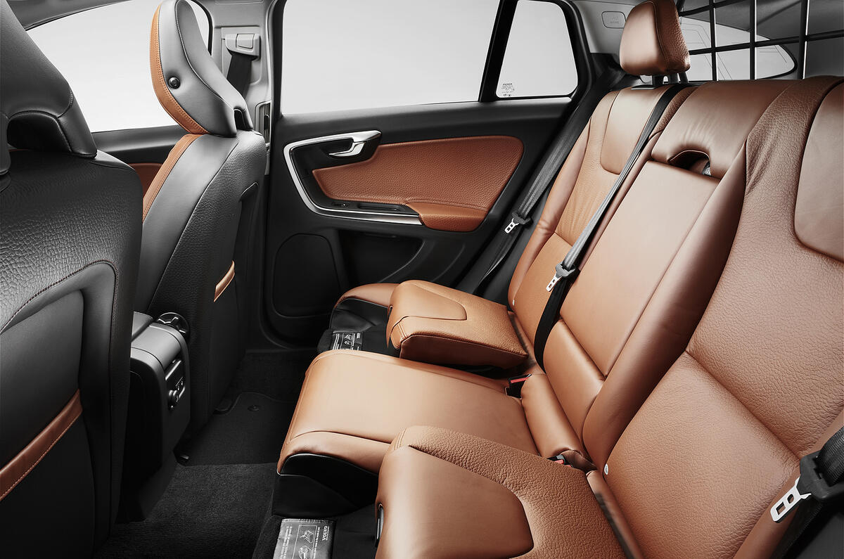 Paris motor show: Volvo V60