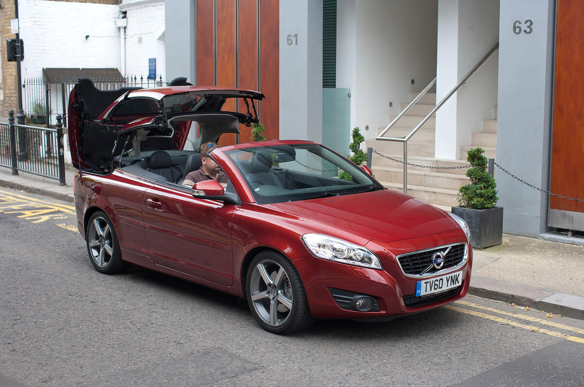 Volvo C70 roof folding down
