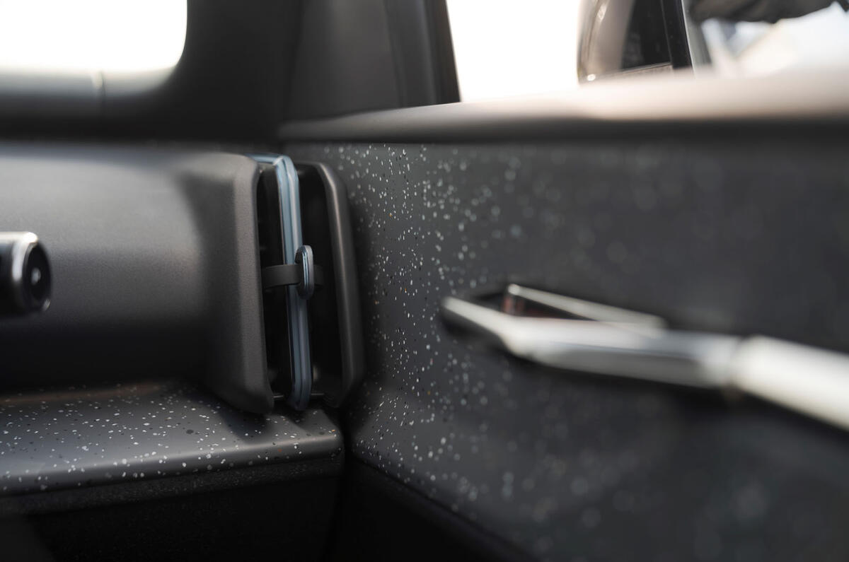 volvo ex30 review 2024 14 vents