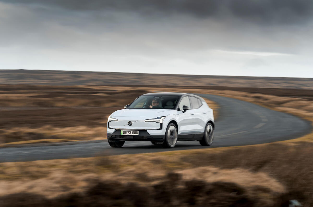 volvo ex30 review 2024 27 front cornering