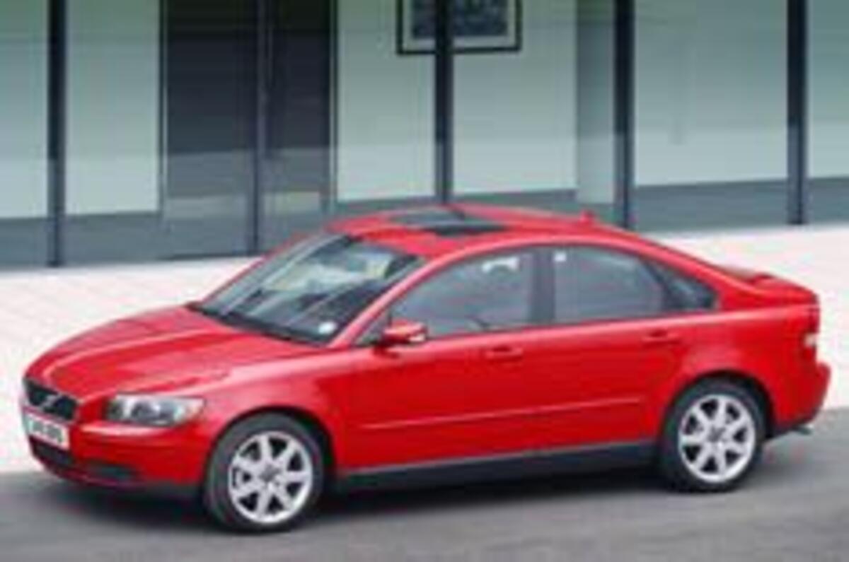 Volvo introduces £15k S40