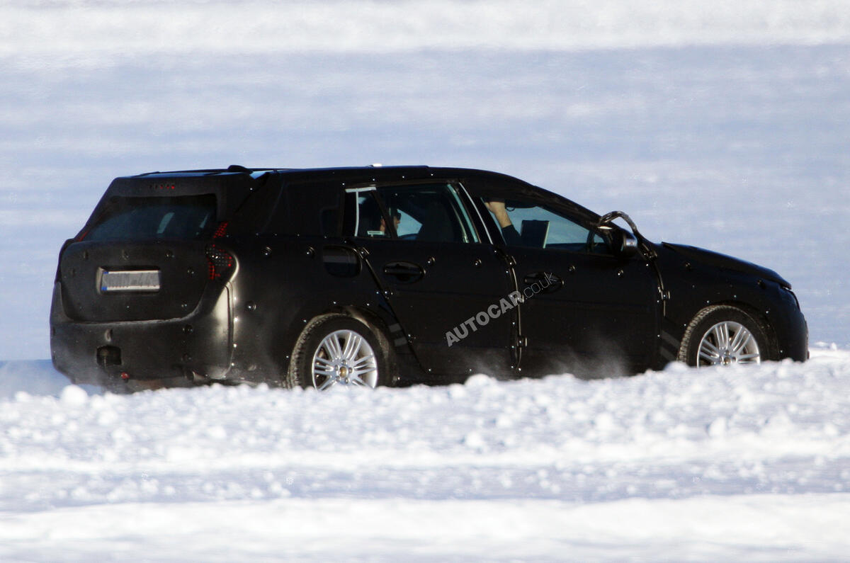 no title Volvo V60: first pics