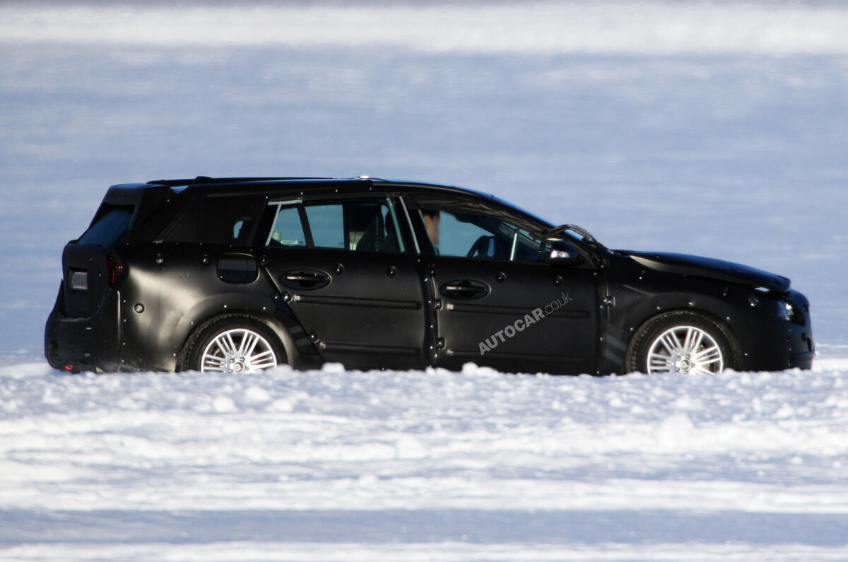 no title Volvo V60: first pics