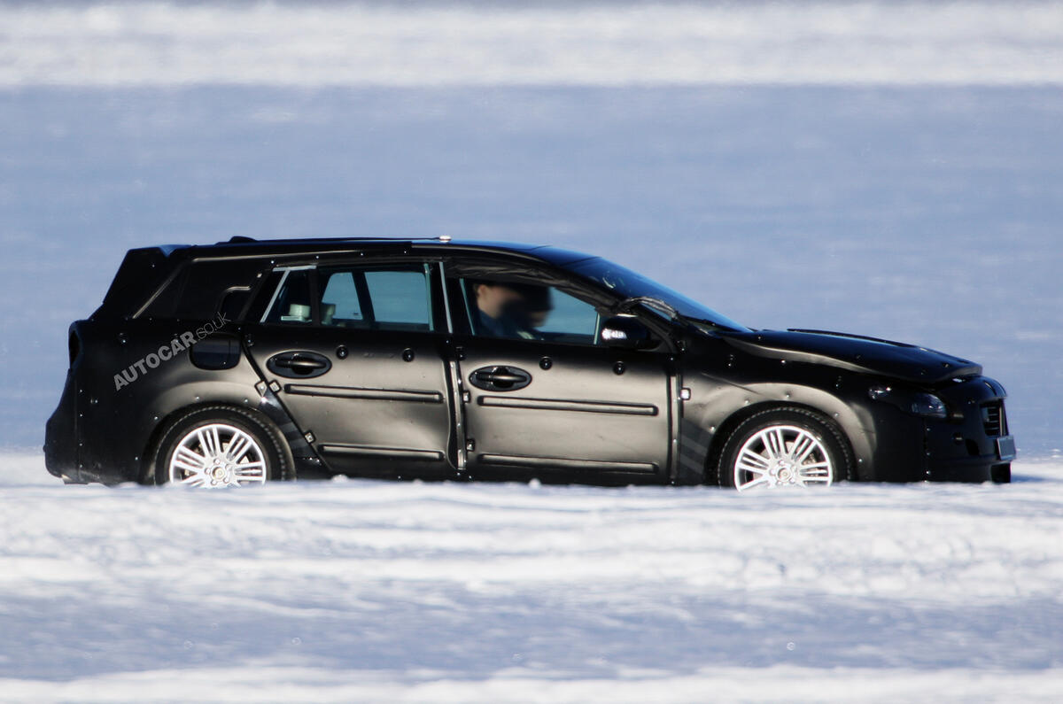 no title Volvo V60: first pics