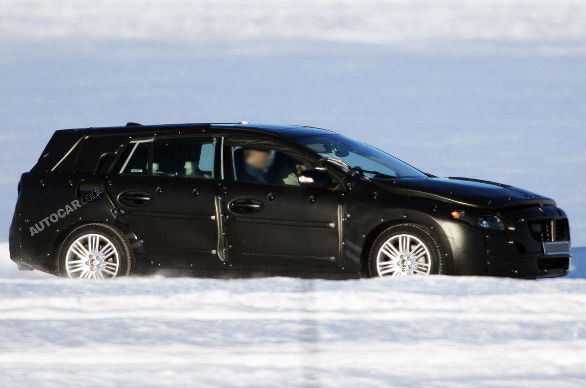 no title Volvo V60: first pics