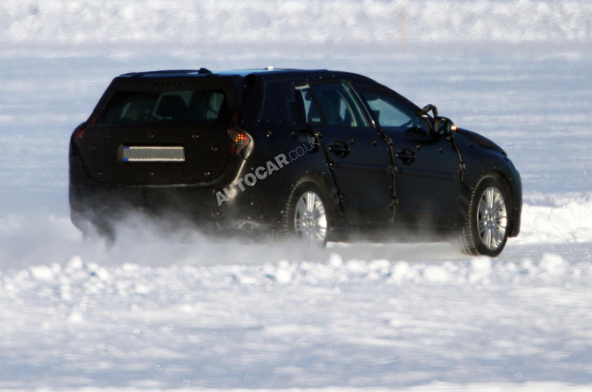 no title Volvo V60: first pics