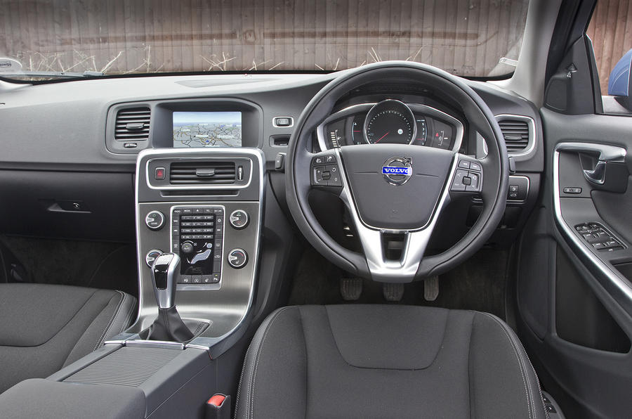 The front seats in the standard SE models are large, comfortable and ...