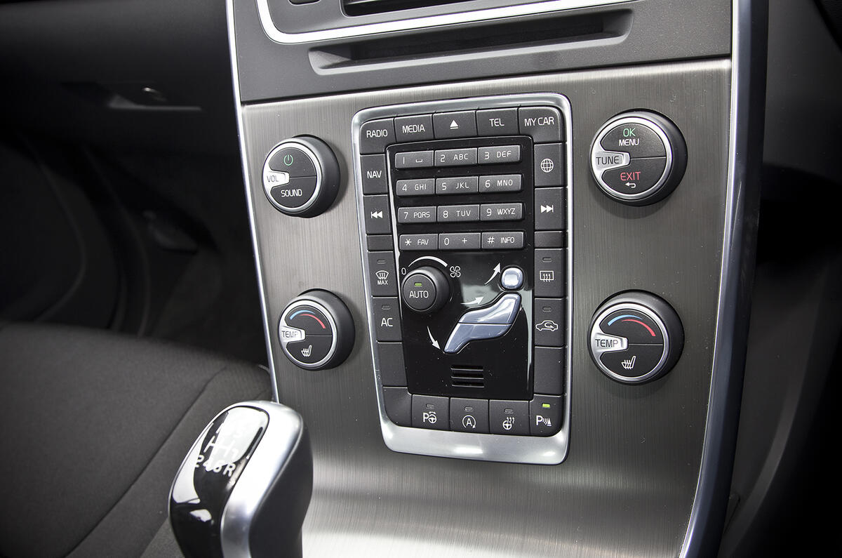 Volvo S60 centre console