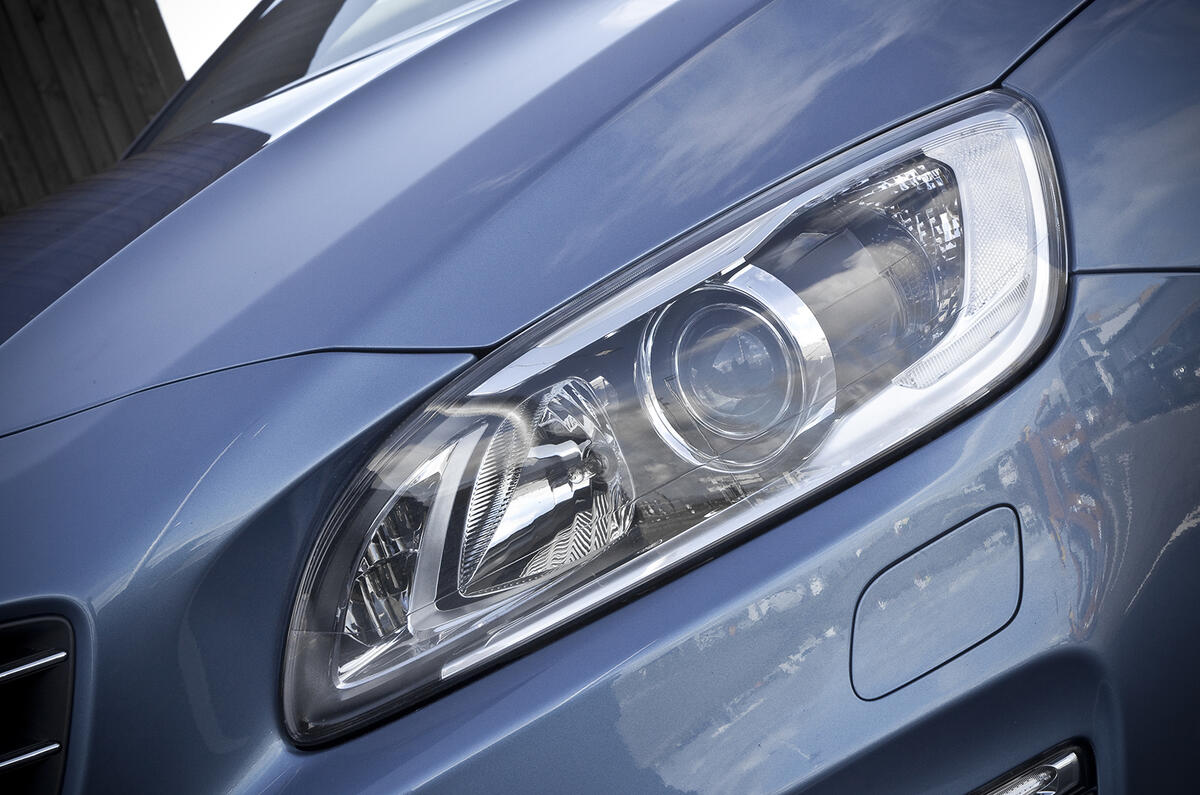 Volvo S60 xenon headlight