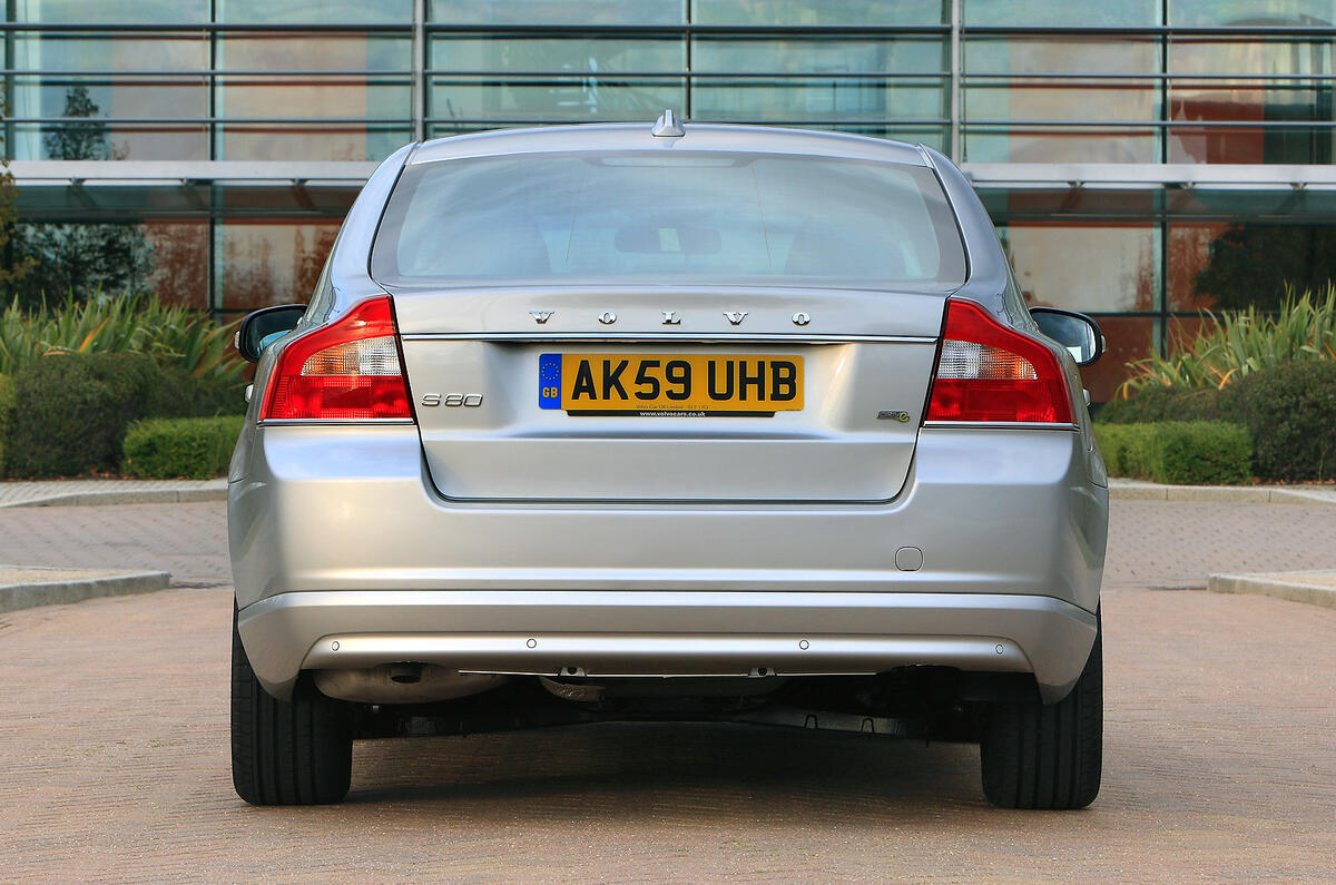 Volvo S80 rear end
