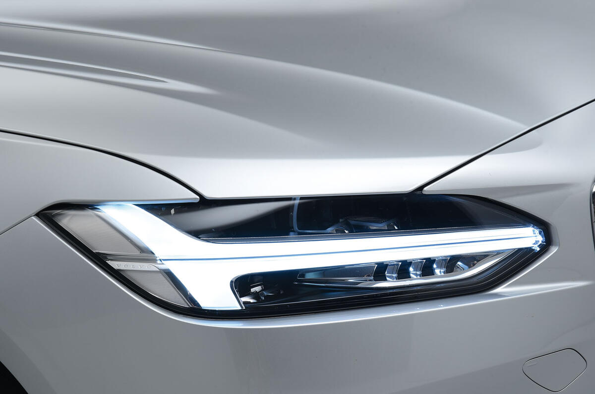 Volvo S90 Thor LED signature lights