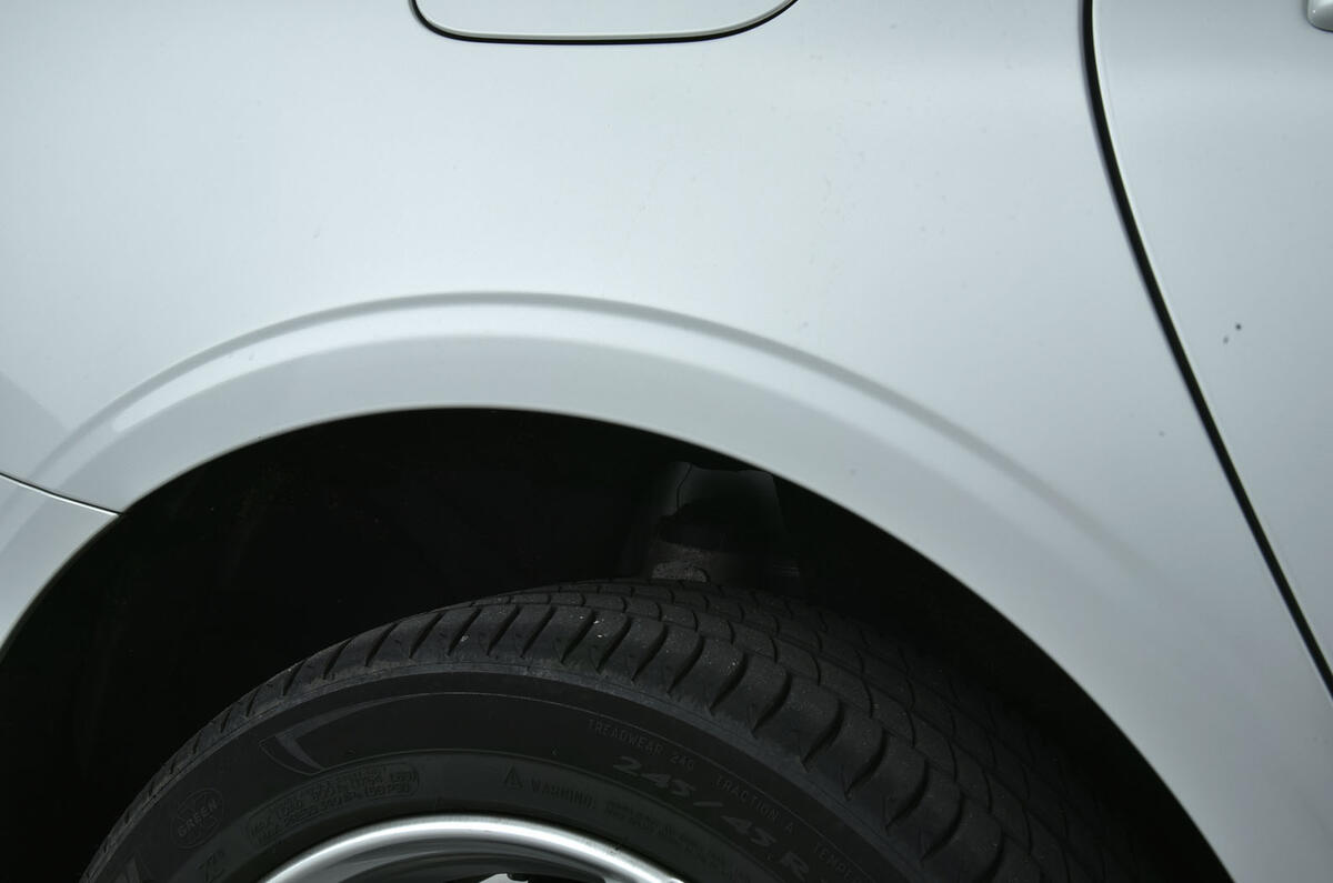 Volvo S90 wheel arches