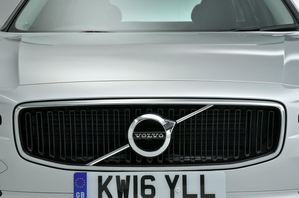 Volvo S90 front grille