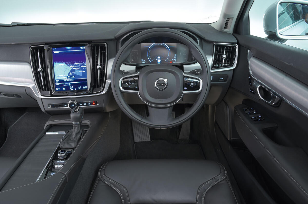 Volvo S90 dashboard
