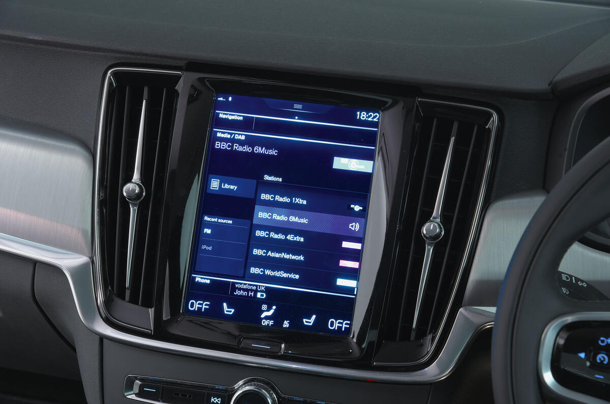 Volvo S90 infotainment
