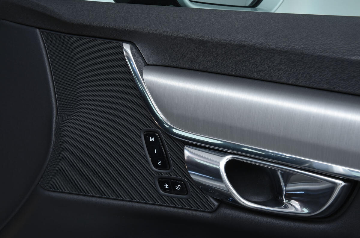 Volvo S90 electric seat controls