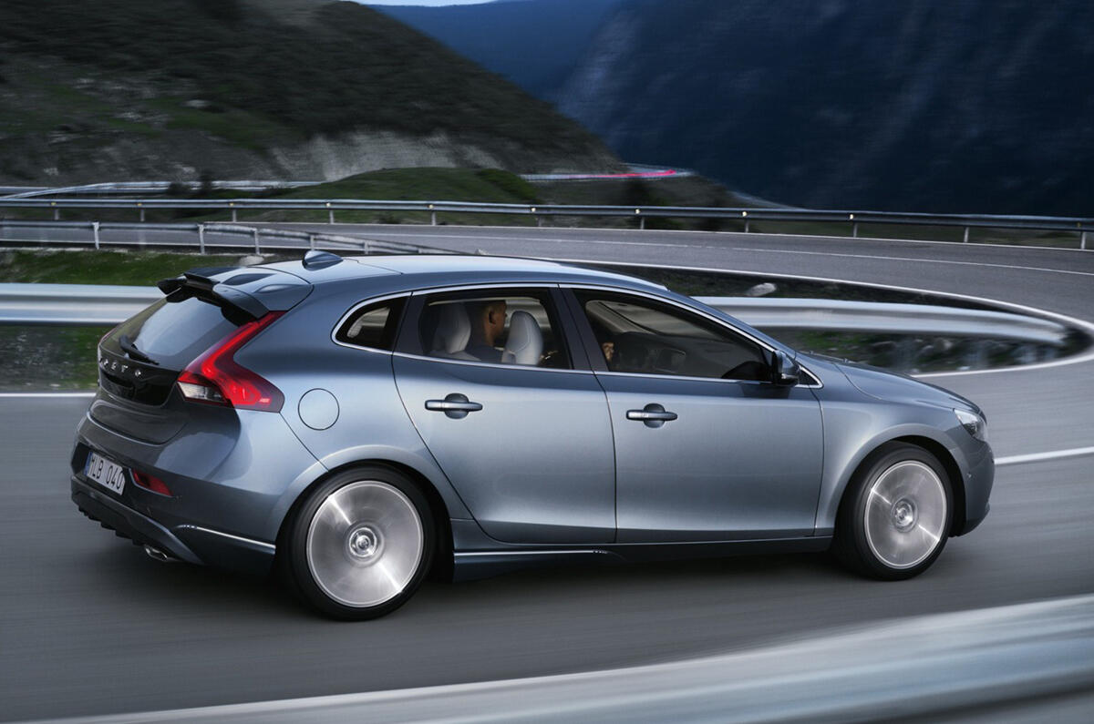 Updated: Volvo V40 leaked