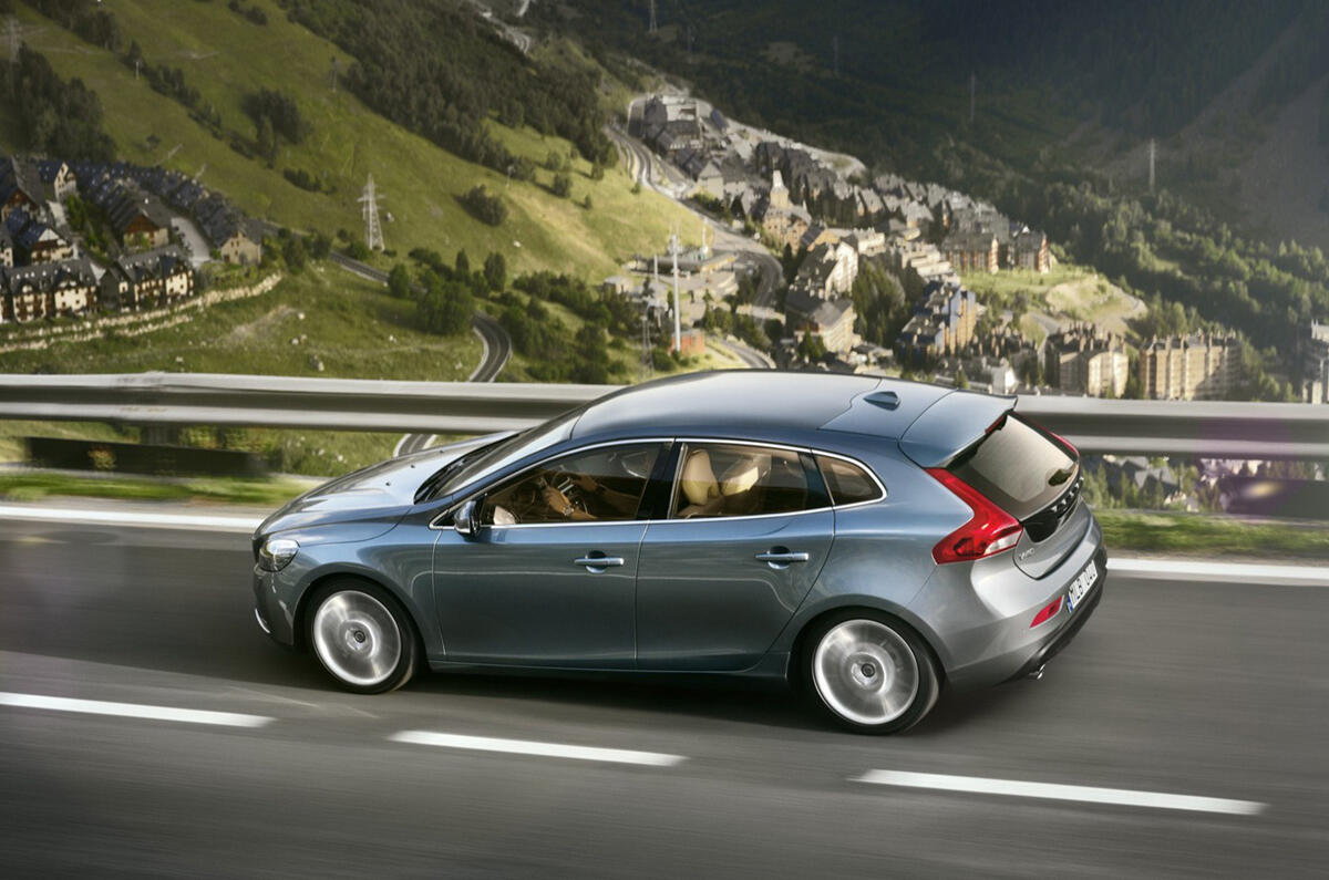 Updated: Volvo V40 leaked