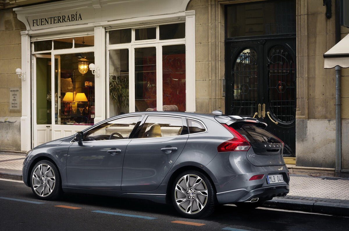 Updated: Volvo V40 leaked