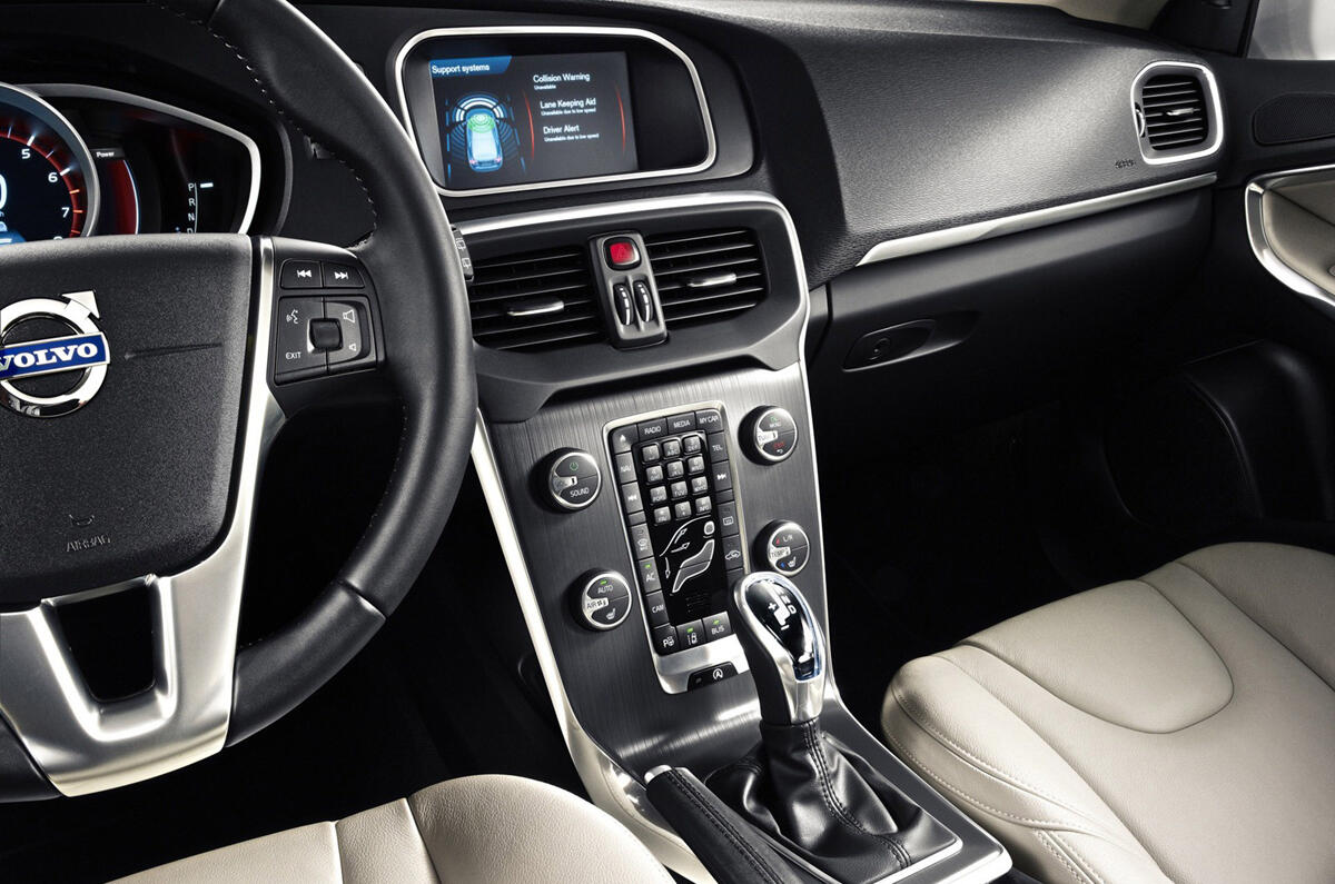 Updated: Volvo V40 leaked