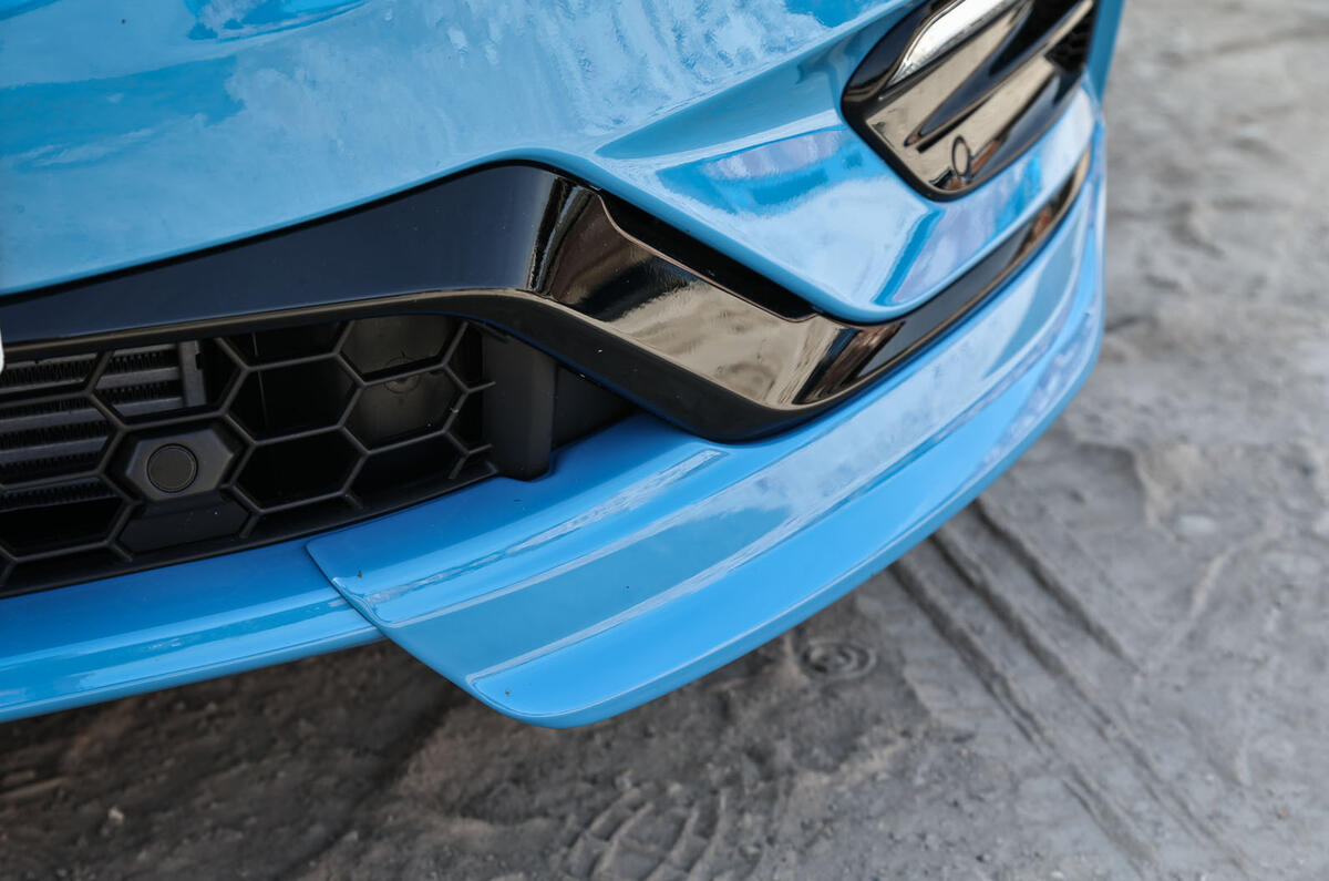 Volvo V60 Polestar front spoiler