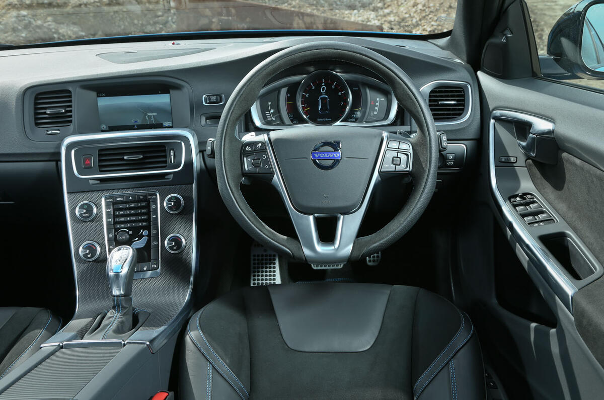 Volvo V60 dashboard