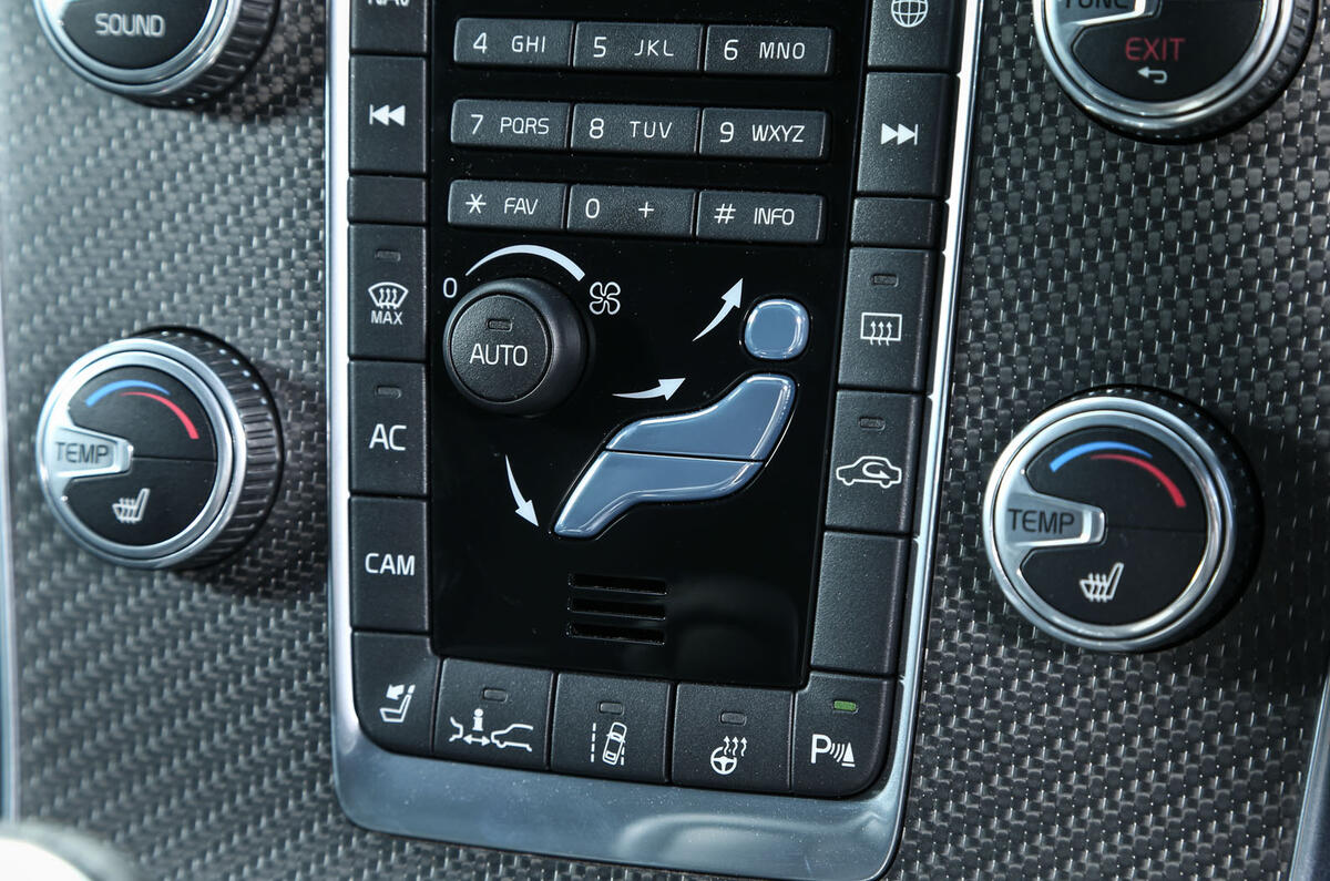 Volvo V60 Polestar centre console