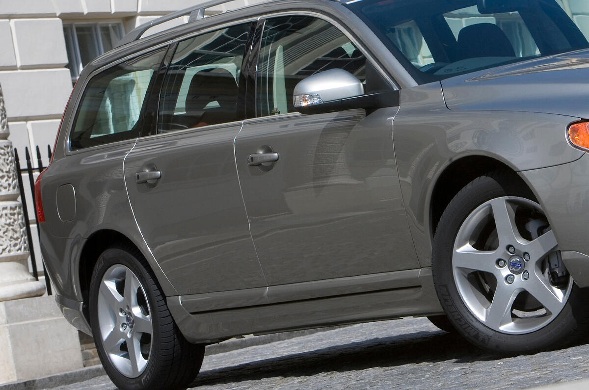 Chrome glasshouse trim is new to the V70; it's intended to make the side windows appear appear as a single sheet of glass Volvo V70 chrome glasshouse trim