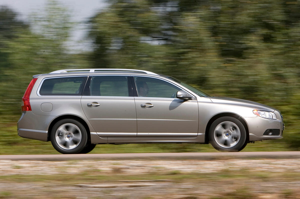 The V70 can get up and go if required, and with a slightly crude willingness that’s not without appeal. Volvo V70 side profile