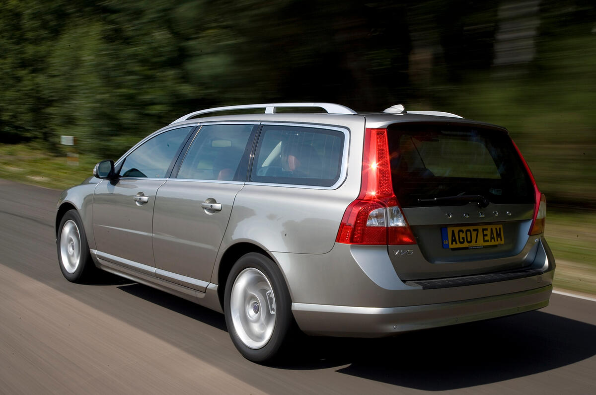 Leisurely steering (three turns lock-to-lock) gives little indication of when the front end will start to run wide Volvo V70 rear quarter