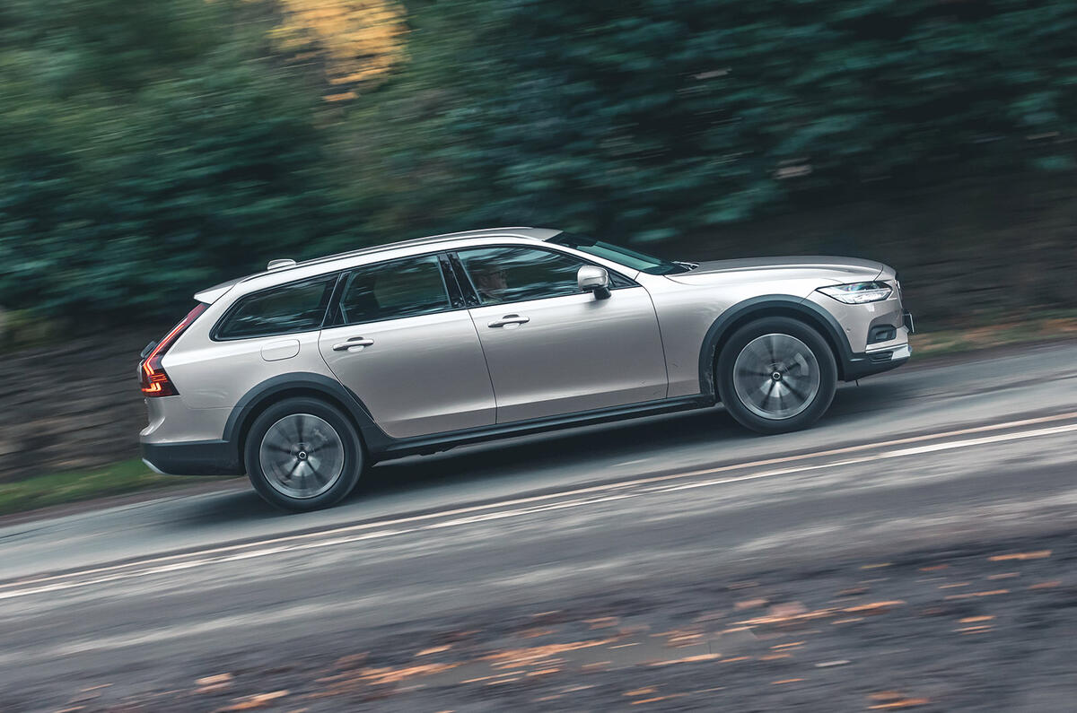 Volvo V90 B5 Cross Country panning Volvo V90 B5 Cross Country panning