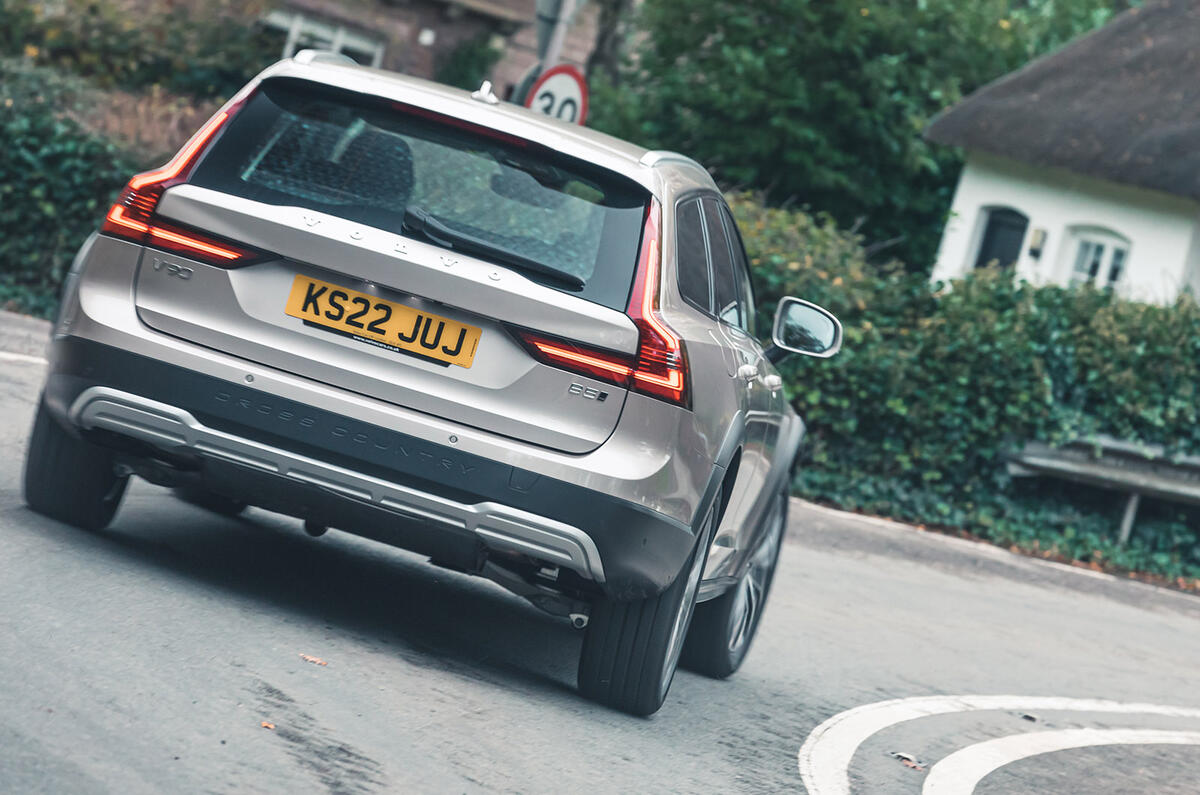 Volvo V90 B5 Cross Country rear cornering2 Volvo V90 B5 Cross Country rear cornering2