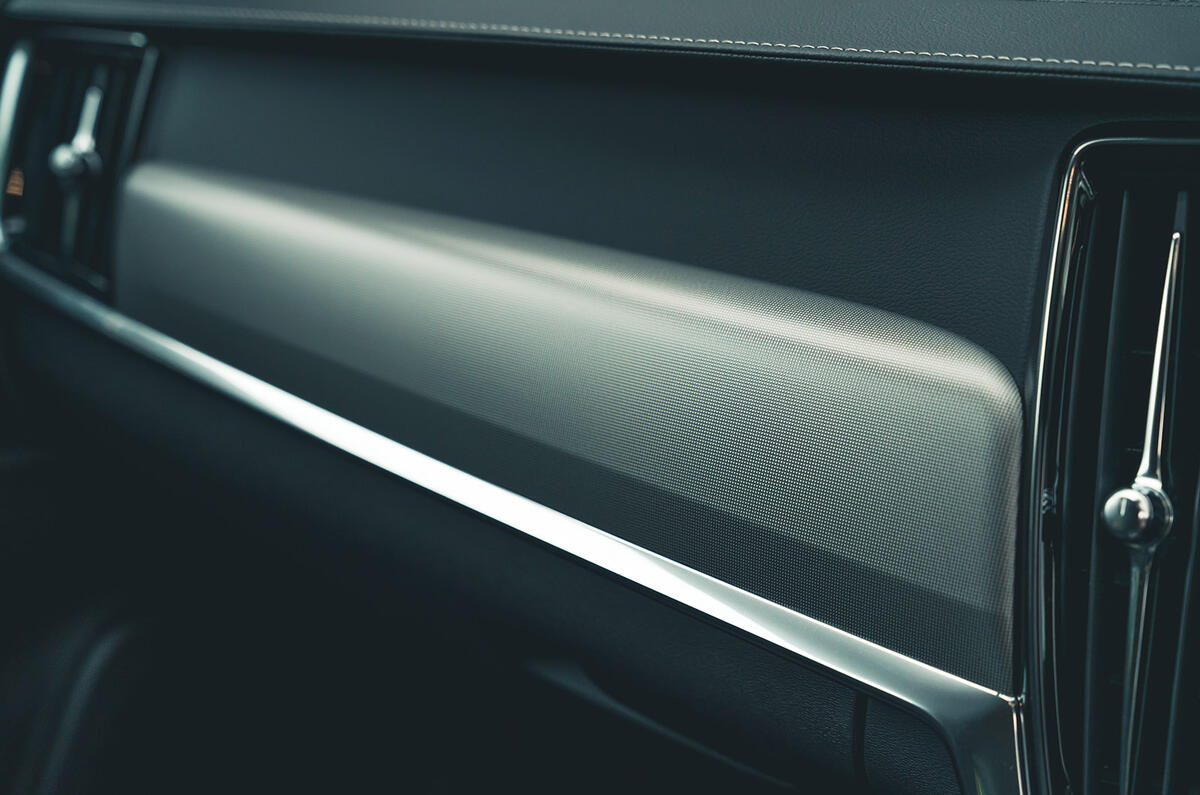 Volvo V90 B5 Cross Country trim Volvo V90 B5 Cross Country trim