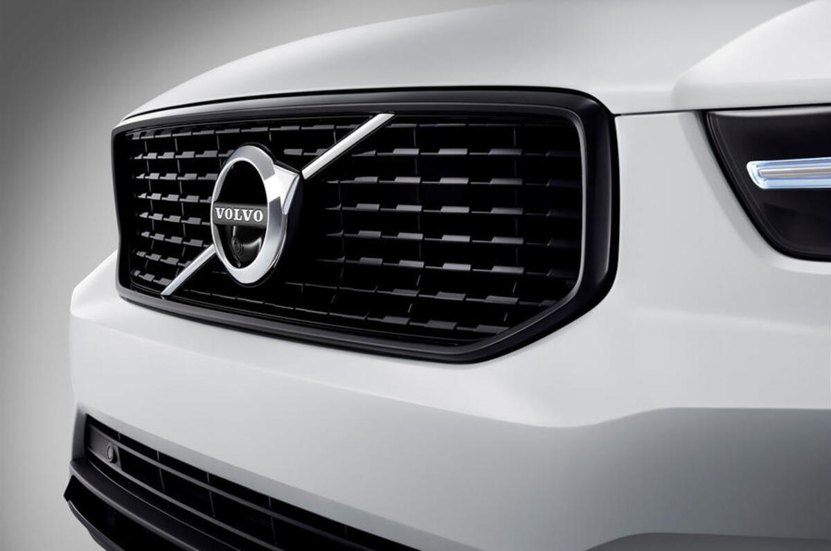 Volvo XC40 front grille